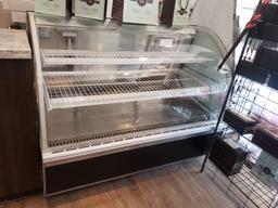 Turbo Air 60" Refrigerated Bakery Case, m/n TB-5R, s/n TB5RCB004