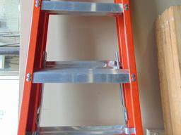 Louisville Fiber Glass Ladder, 10'