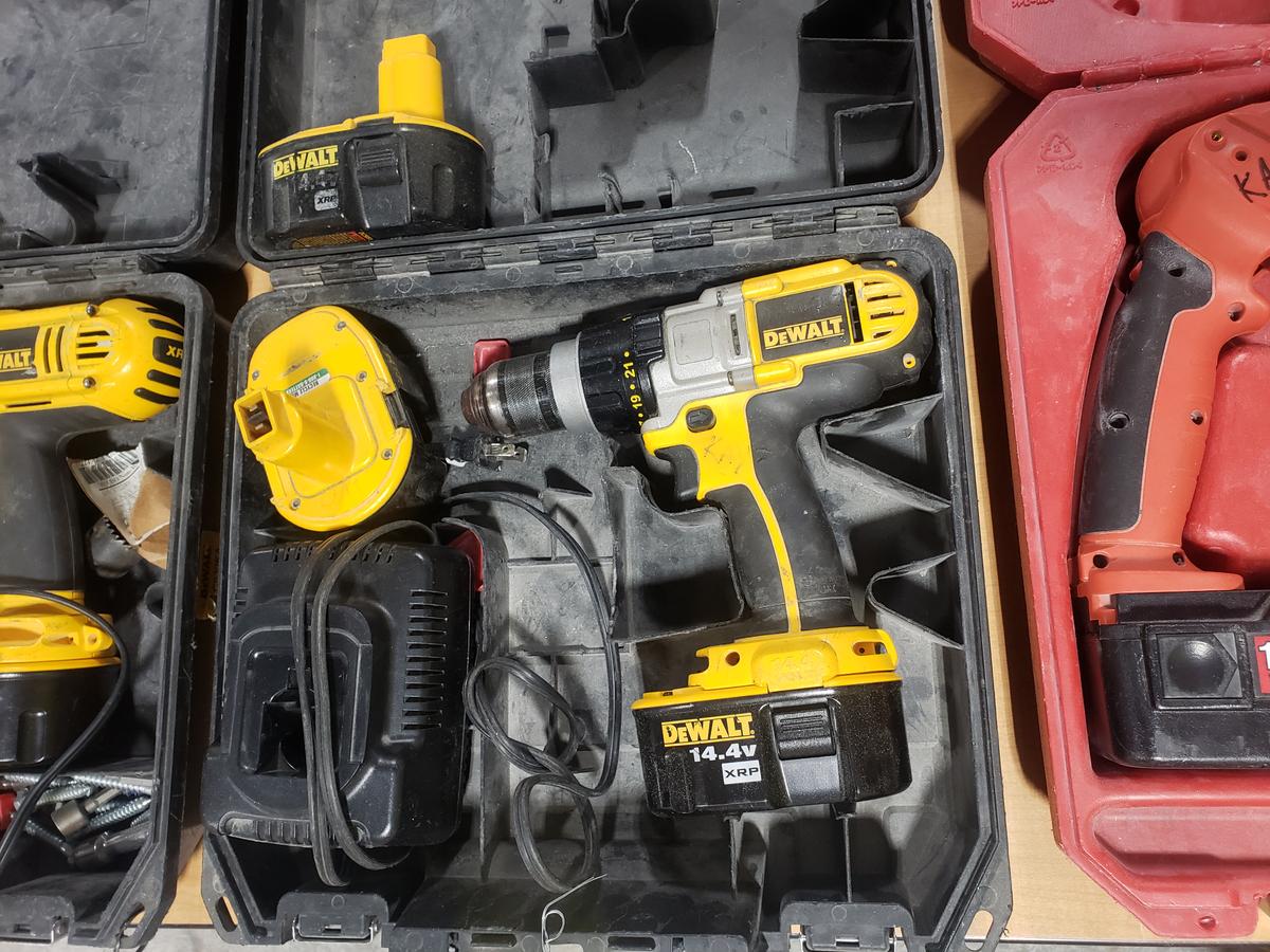 Dewalt 14.4V Cordless Drill w/Charger & Case