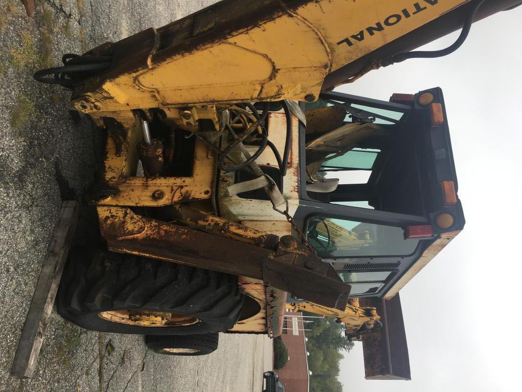 INTERNATIONAL SERIES 280 TRACTOR LOADER BACKHOE, HOURS: 5,467 S/N: D870001U000759 RUMFORD