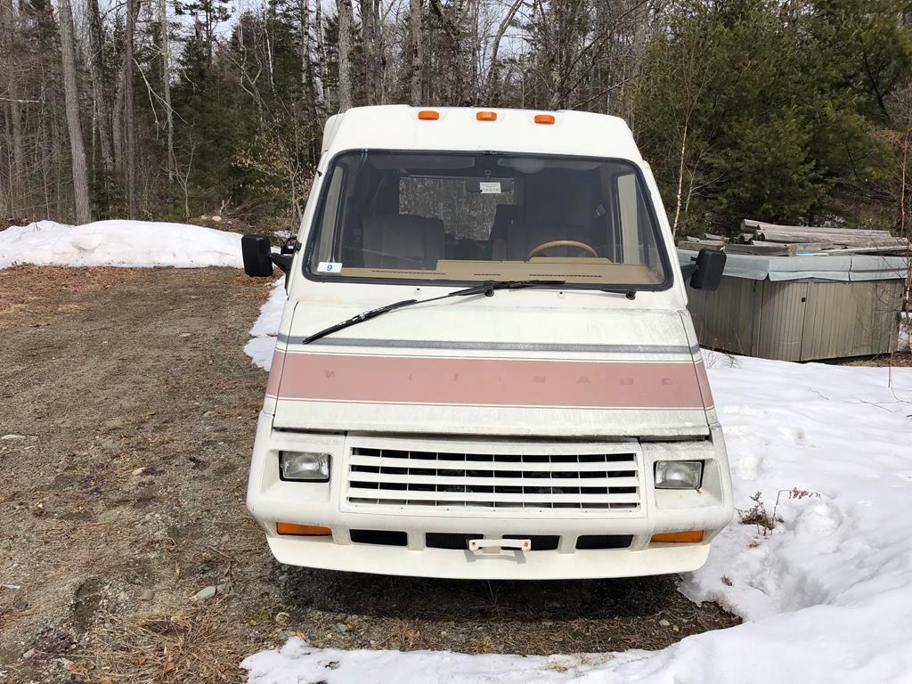 1987 WINNEBAGO LeSHARO MOTOR HOME (Click on photo to see video)