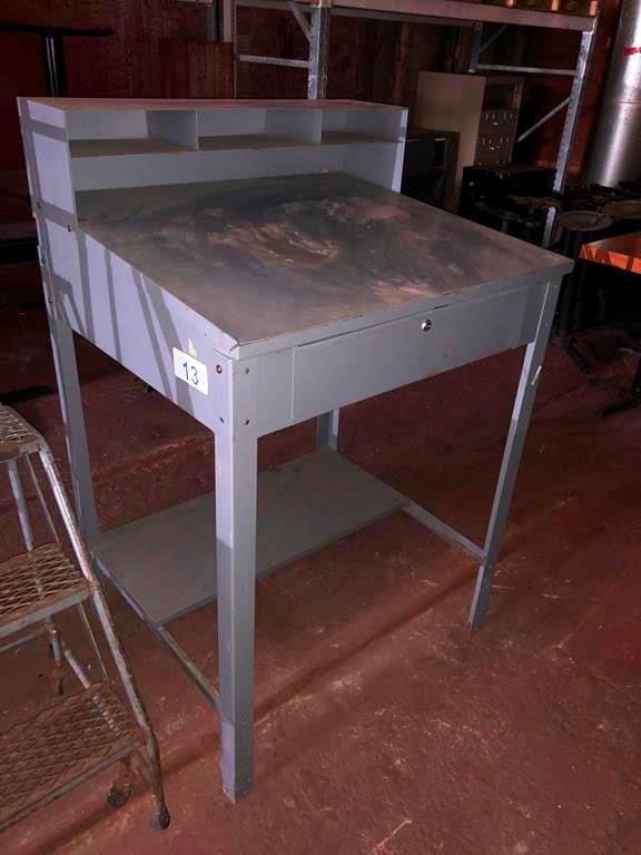 METAL SHIPPING DESK