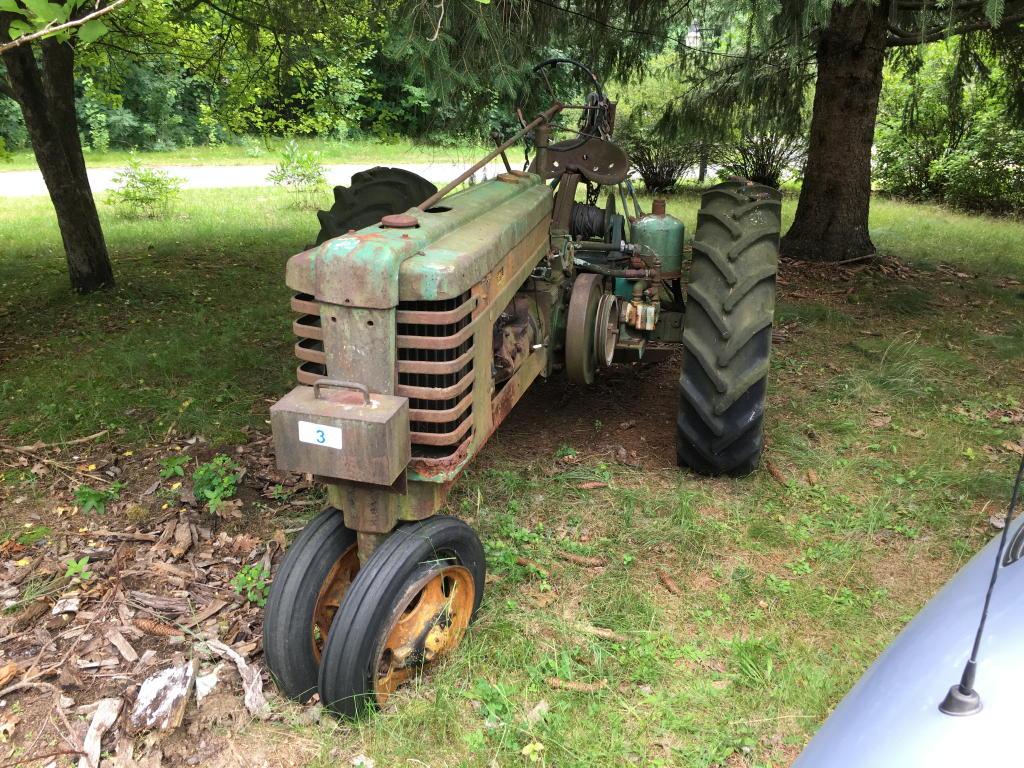 1941 JOHN DEERE H NARROW NOSE TRACTOR W/ REAR WINCH, 13.6-28 REAR TIRES, S/N: 25695