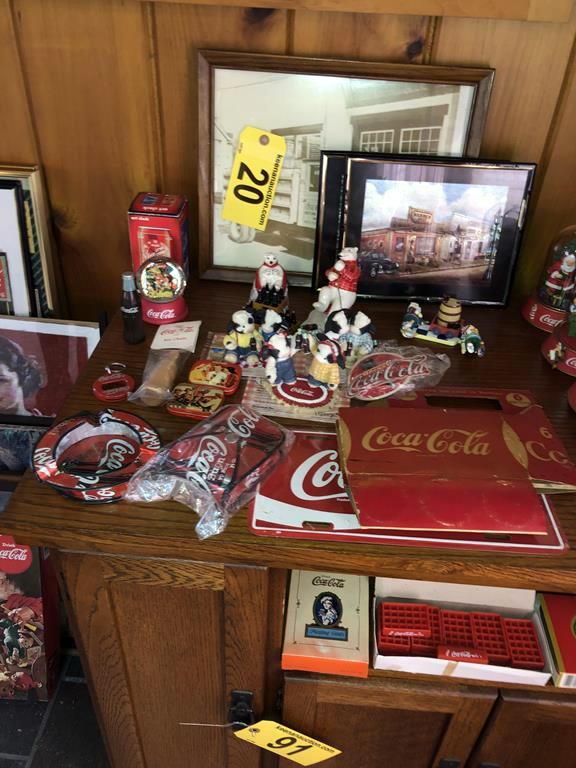 LOT OF ASSORTED COCA-COLA COLLECTIBLES