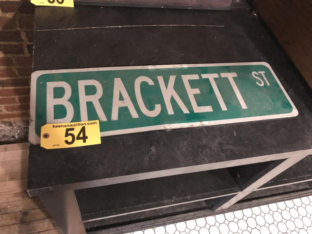 BRACKETT ST STREET SIGN