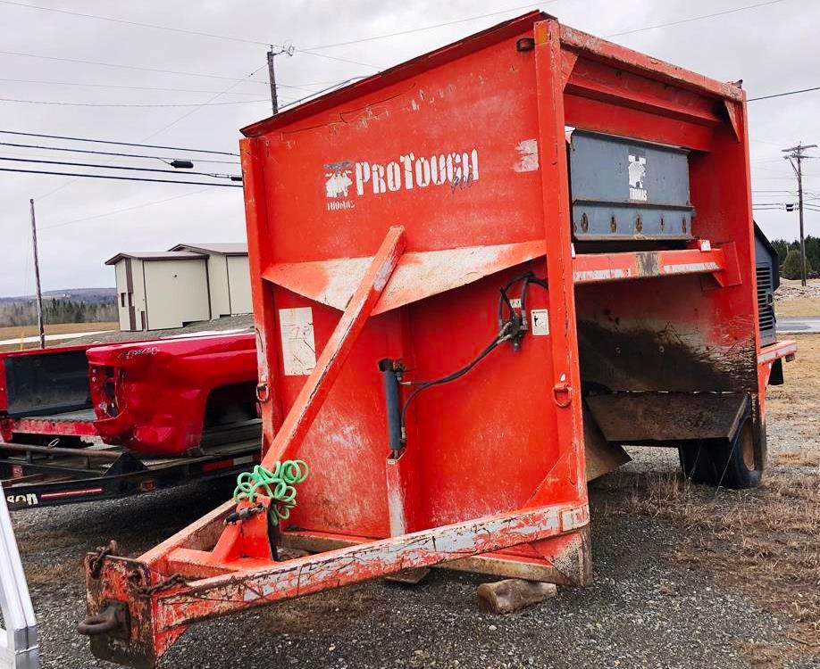 2004 THOMAS PRO TOUGH 400 SCREENER, CURRENT HOURS: 1,875 S/N: T4000749