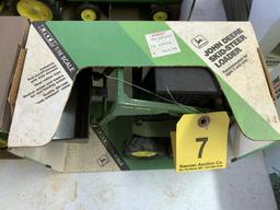 ERTL JOHN DEERE SKID-STEER LOADER 1/16 SCALE DIE CAST