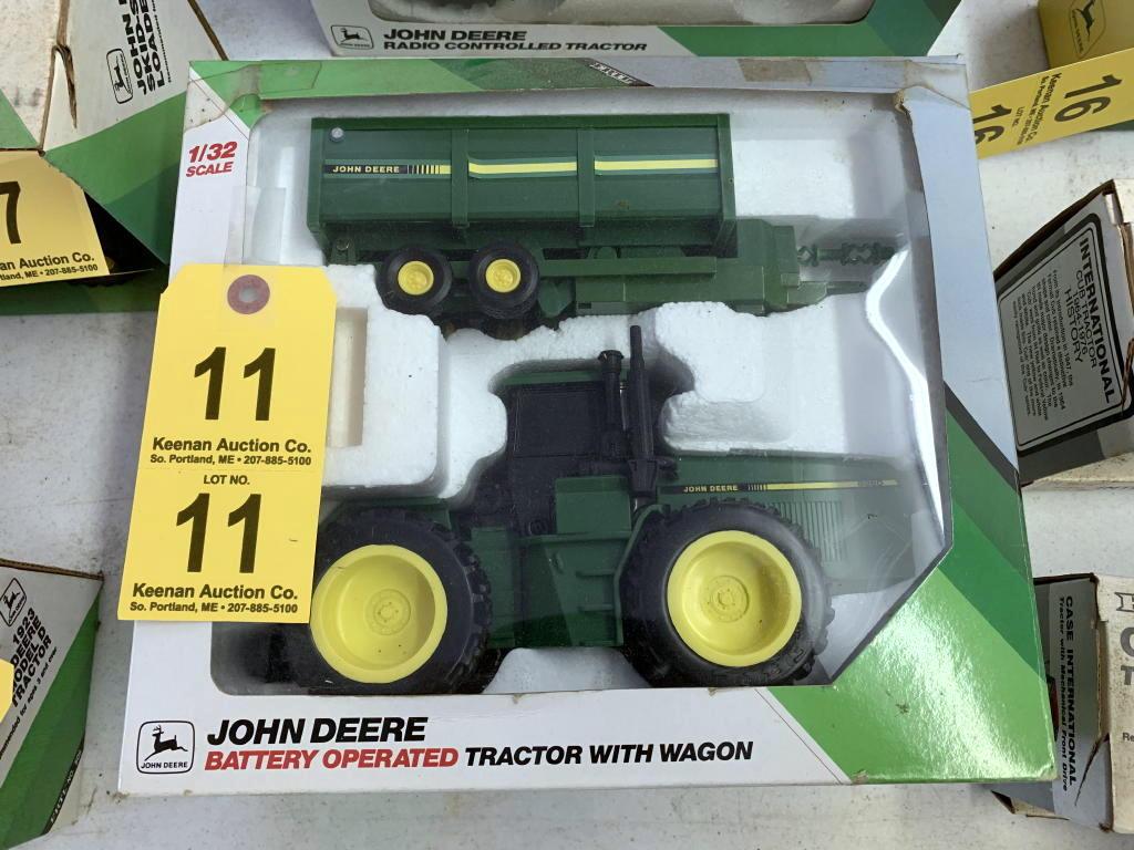 ERTL JOHN DEERE BATTERY OPERATED TRACTOR W/ WAGON 1/32 SCALE