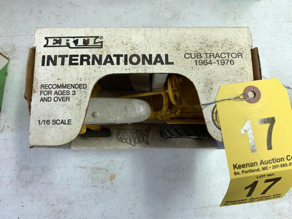 ERTL INTERNATIONAL 1964-76 CUB TRACTOR 1/16 SCALE DIE CAST
