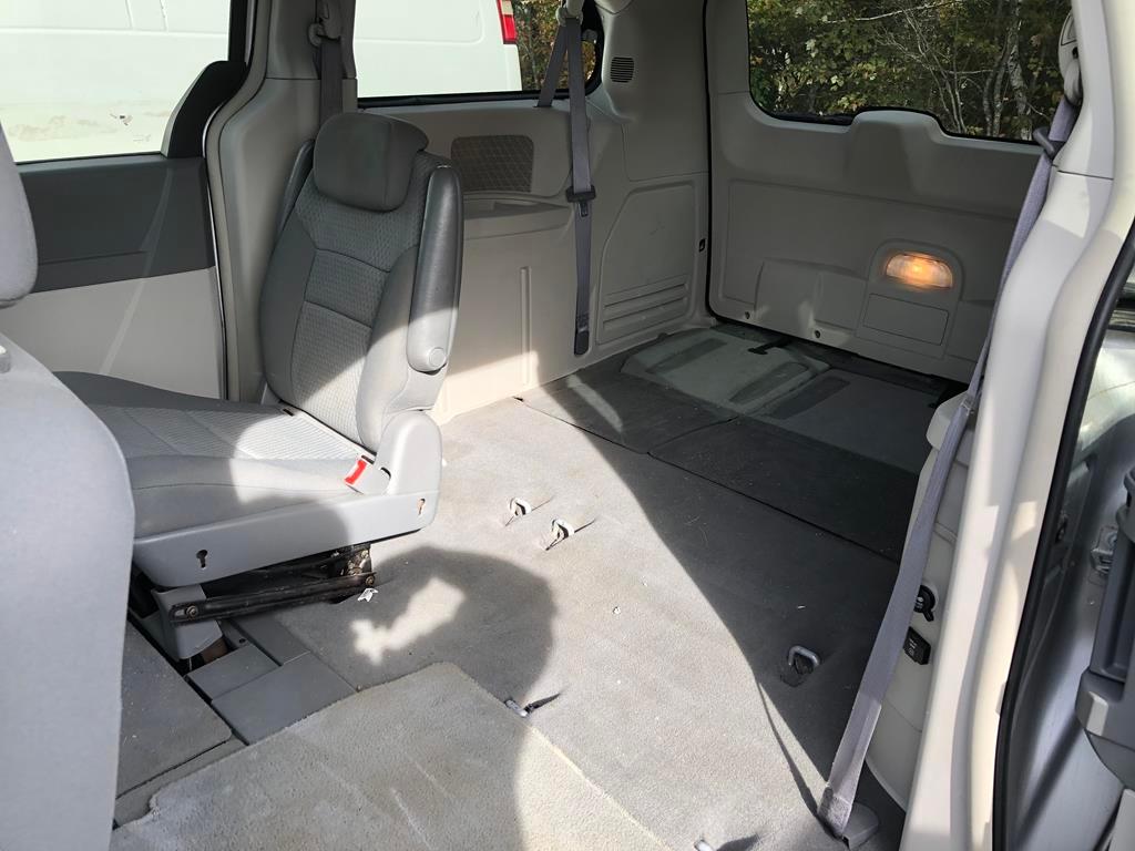 2010 DODGE 7-PASSENGER GRAND CARAVAN