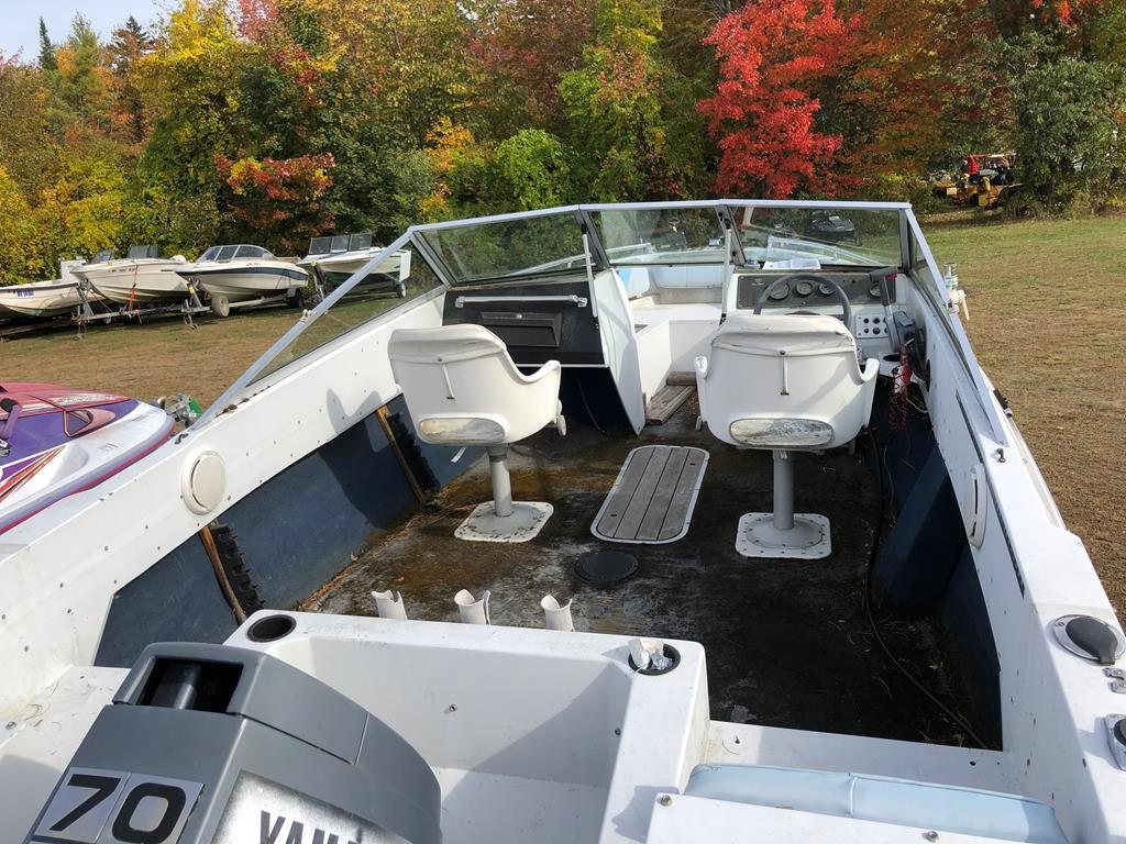 1985 WELLCRAFT 170 BOW RIDER W/ YAMAHA 70