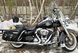 2009 HARLEY-DAVIDSON FLHRC ROAD KING MOTORCYCLE, 30,218 MILES, S/N: 1HD1FR4169Y680140