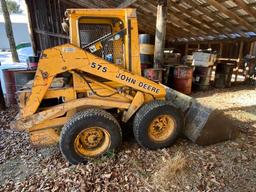 1988 JOHN DEERE 575 DIESEL SKID STEER, 453 HOURS ON METER, S/N: M00575X370815