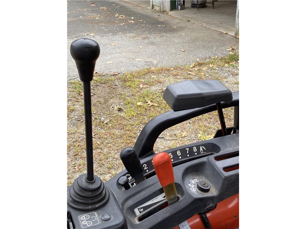 2017 KUBOTA B26, 4WD TRACTOR, LOADER, BACKHOE, HST, 275.8 HRS, S/N: 56263