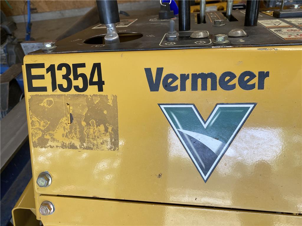 2014 VERMEER SC30TX TRACK STUMP CUTTER, W/ AUTO SWEEP,  540 HRS., S/N: 1VRC070N3E1000853