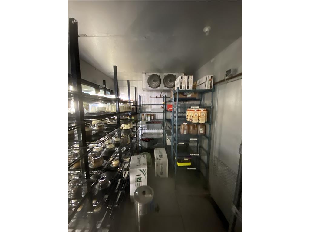 3-PHASE 2010 THERMALRITE COMBO RETAIL WALK-IN COOLER/FREEZER, 22'W X8'D X 8'6"HREMOTE REFRIGERATION