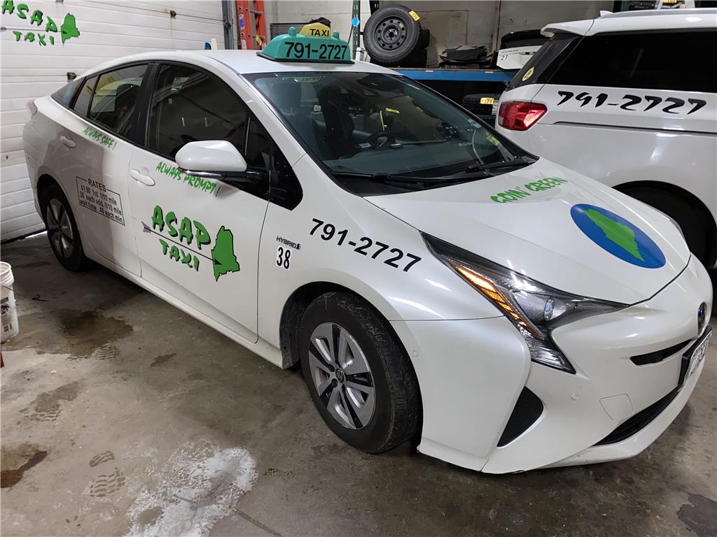 2018 TOYOTA PRIUS HYBRID FWD HATCHBACK, MILEAGE: 134,928 S/N: JTDKBRFU5J3591640