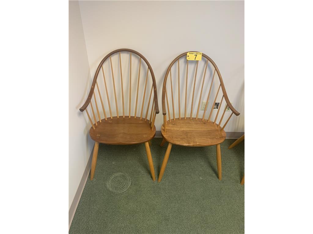 1999 THOS. MOSER CONTINUOUS ARM WINDSOR DINING CHAIR, 41"H X 24"W X 24"L