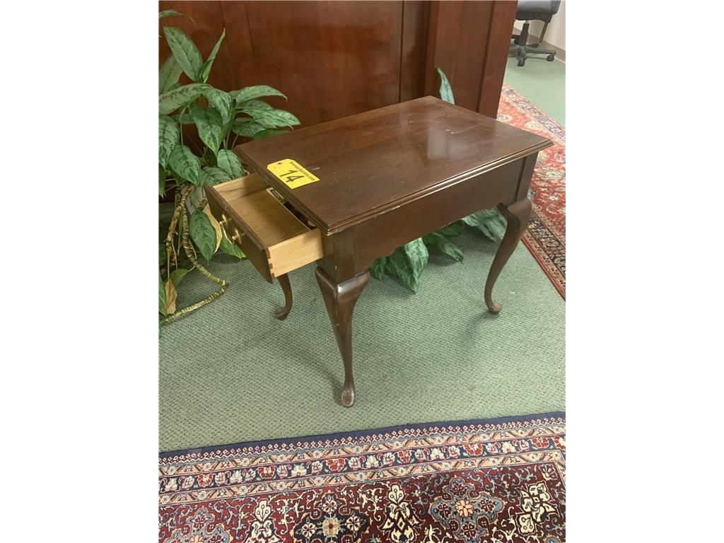 MAHOGANY END TABLE ON DRAWER, 19" X 27" X 24"H