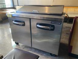 NORLAKE ADVANTAGE SP48-12 STAINLESS STEEL SANDWICH PREP TABLE (NEEDS REPAIR)