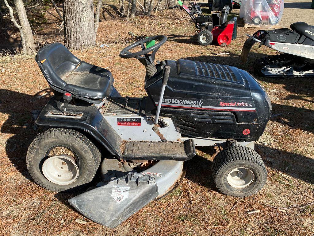 MTD YARD MACHINE 17.5HP SPECIAL EDITION LAWN TRACTOR, 42" MOWER DECK