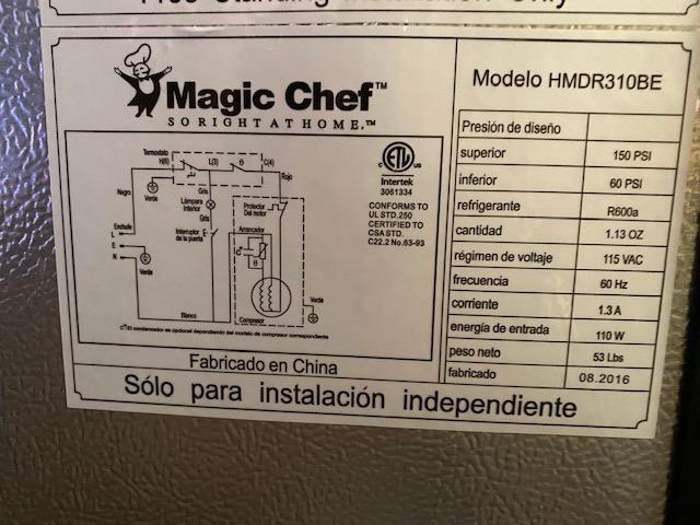 MAGIC CHEF 3.1-CU.FT. REFRIGERATOR/FREEZER