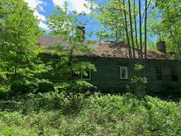 1+/- ACRES - RANCH HOME