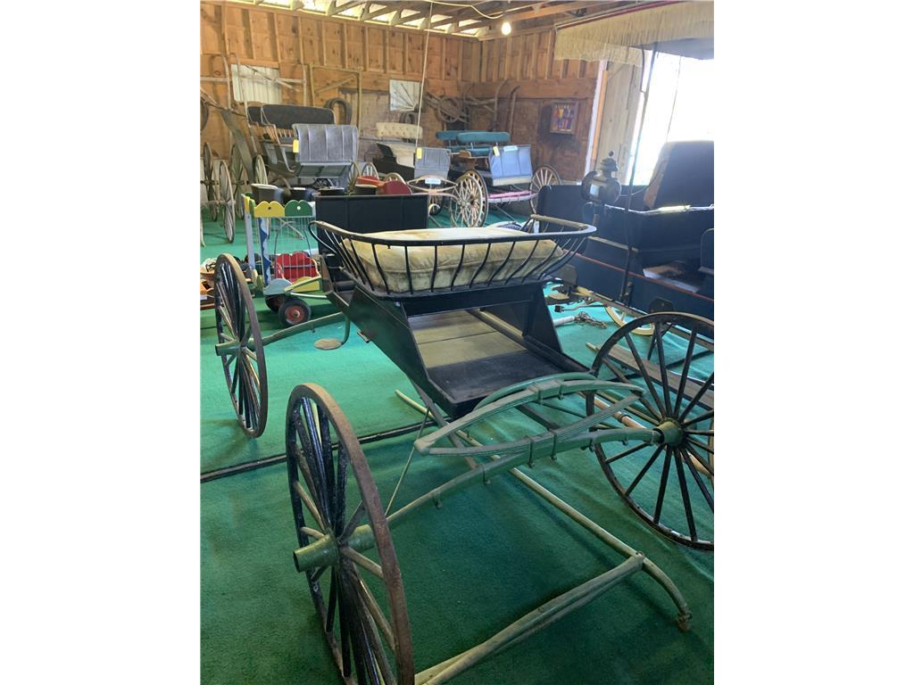 DOCTOR'S BUGGY, BROKEN SPOKE ON FRONT RIGHT WHEEL