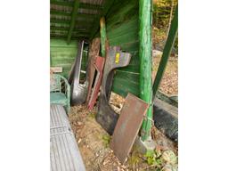 LOT: BODY PANELS, CONSOLE, BUMPER, TRANSMISSION