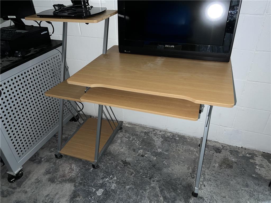 COMPUTER DESK