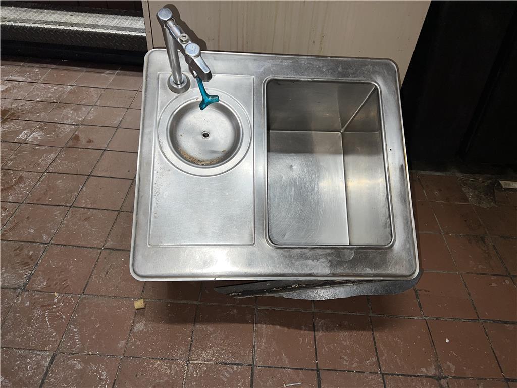 STAINLESS STEEL WATER SERVICE & ICE BIN