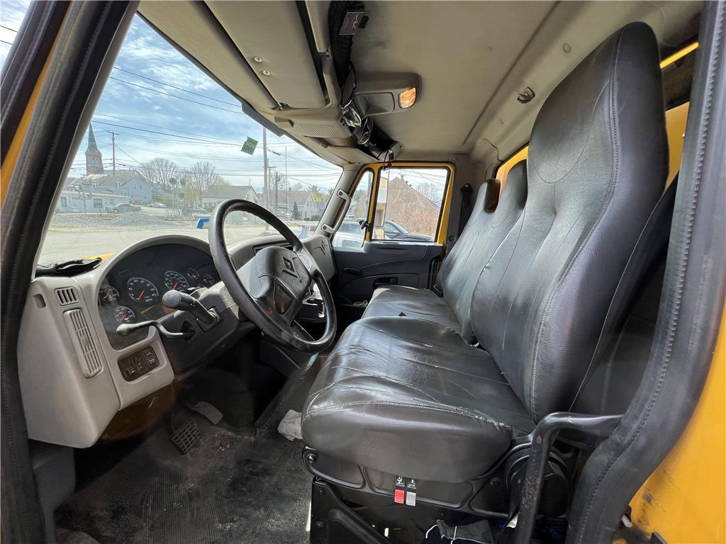 2013 INTERNATIONAL 4300 SBA 4X2 26' BOX TRUCK, 272" WB., A/C, VIN: 1HTMMAAL4DH100780, 181,940 MILES