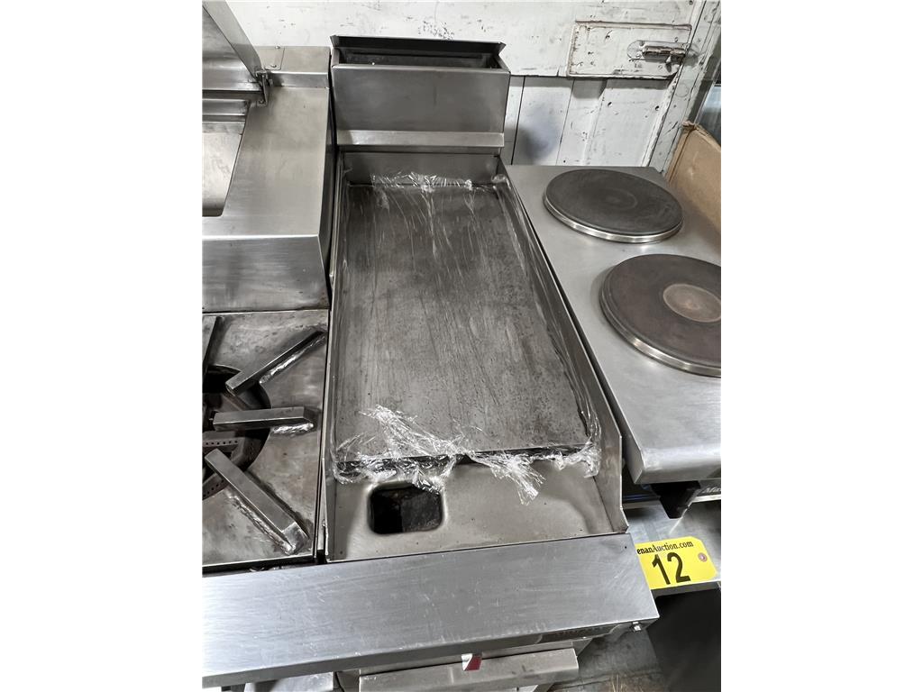 JADE JRLH-025-T-4 4-BURNER REFRIGERATED BASE EQUIPMENT STAND WITH GRIDDLE, ON CASTERS, 5' X 3'