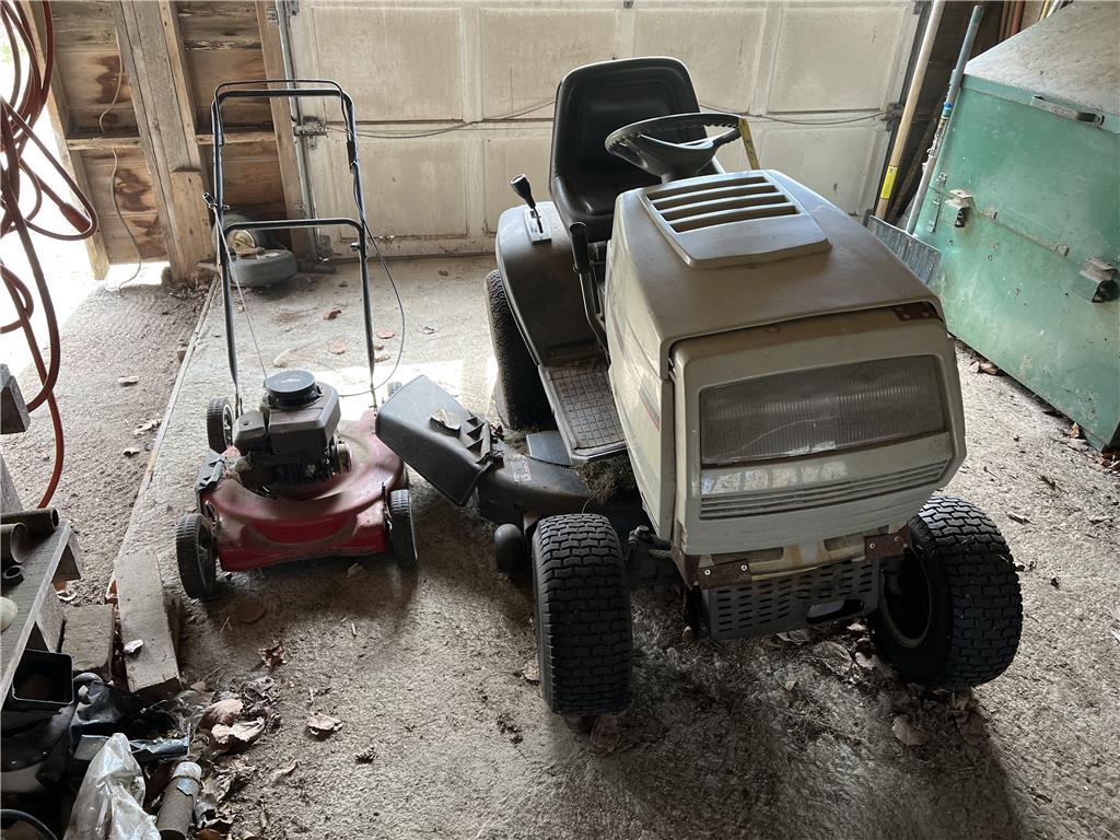 LOT: WHITE MTD 20HP LAWN TRACTOR HYDROSTATIC TRANSMISSION GT205, W/BRIGGS & STRATTON 3.75HP 20"