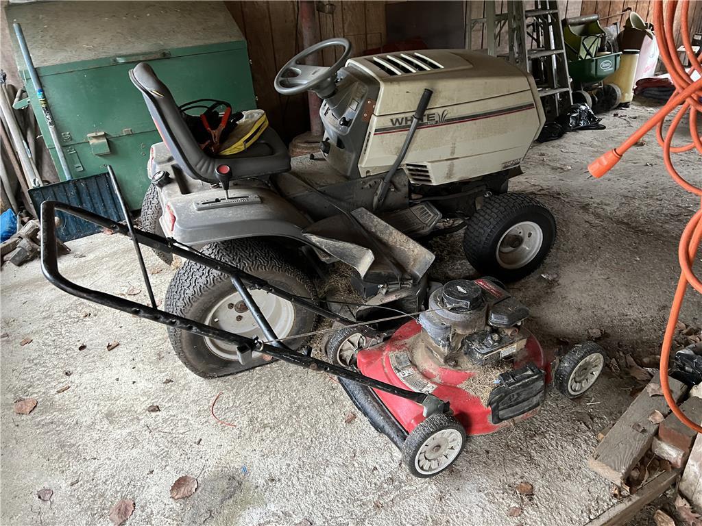 LOT: WHITE MTD 20HP LAWN TRACTOR HYDROSTATIC TRANSMISSION GT205, W/BRIGGS & STRATTON 3.75HP 20"