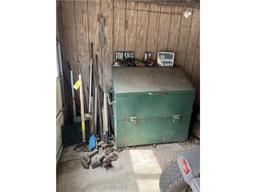 LOT: GANG BOX, TAMPERS, SLEDGE HAMMERS, HITCHES, PRY BARS, MISC. LONG HANDLED TOOLS