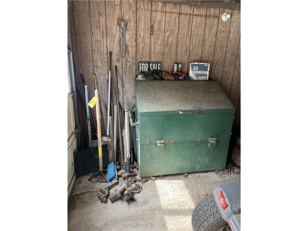 LOT: GANG BOX, TAMPERS, SLEDGE HAMMERS, HITCHES, PRY BARS, MISC. LONG HANDLED TOOLS