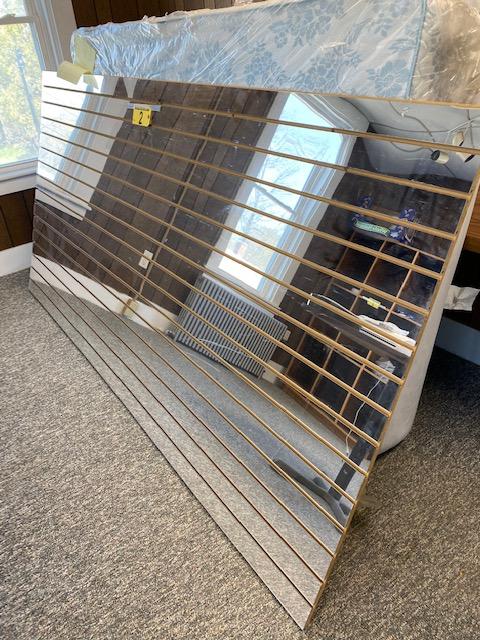 4' H X 8'L MIRRORED SLAT WALL