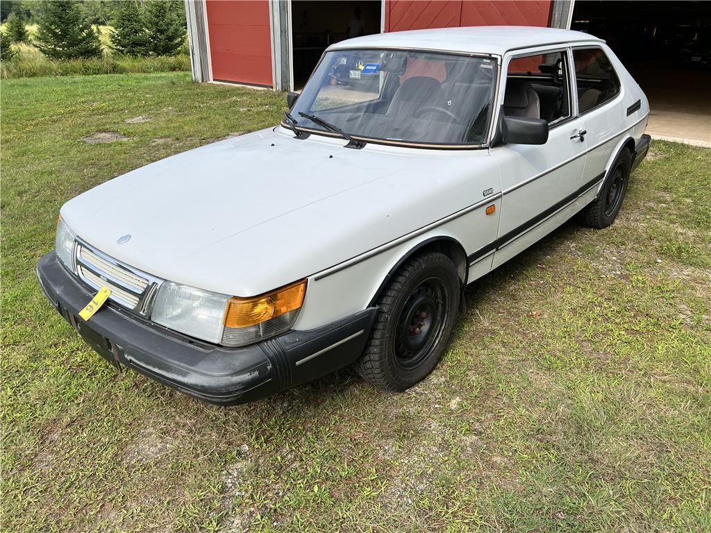 1988 SAAB 900 2-DR COUPE, 5-SPD TRANS, WHITE, MILES: 190,201, VIN: YS3AR35J2J3019235