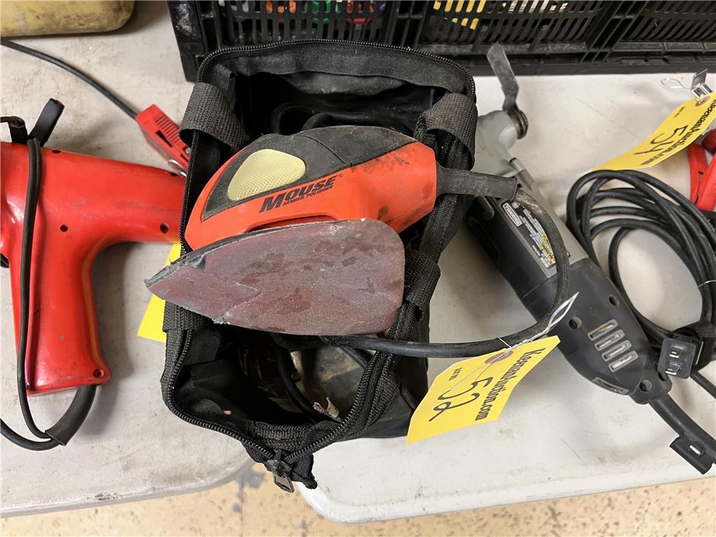 BLACK & DECKER PALM SANDER W/TOOL BAG