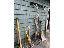 LONG HANDLED TOOL LOT: 5-ASSORTED RAKES & PUSH BROOM