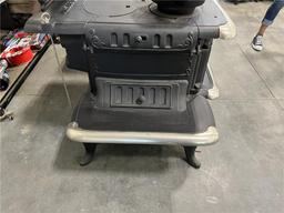 MODERN GLENWOOD NO. 508 E COOK STOVE, W/CAST IRON KETTLE