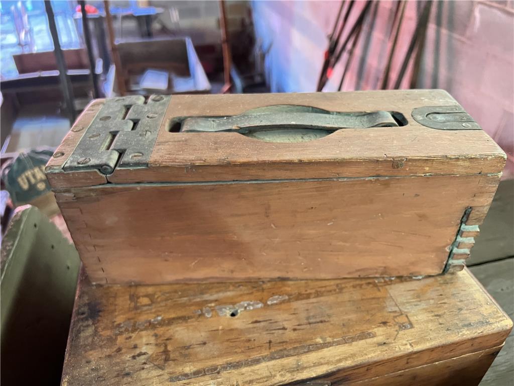 VINTAGE WWI AMMUNITION BOX, 12.75"W X 4.5"L X 4"D