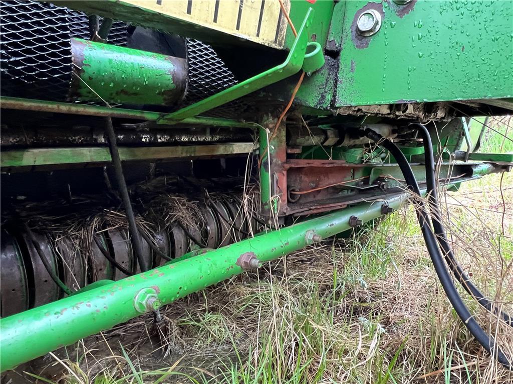 JOHN DEERE MODEL 335 ROUND HALE BALER