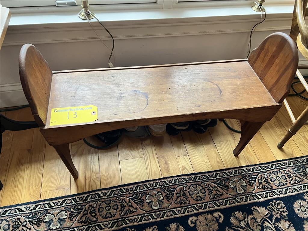 SMALL SHAKER STYLE SHOE BENCH
