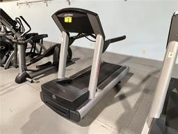 LIFE FITNESS 95TI TREADMILL, FLEX DECK SHOCK ABSORPTION SYSTEM, S/N: SLT511462