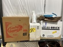 LOT OF CLEANING SUPPLIES