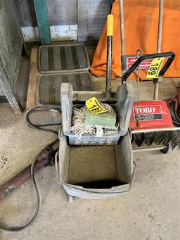 MOP BUCKET W/ RINGER & MOP