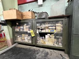 2-DOOR GLASS FRONT DISPLAY CABINET & CONTENTS: VARIOUS AUTOMOTIVE LIGHT BULBS