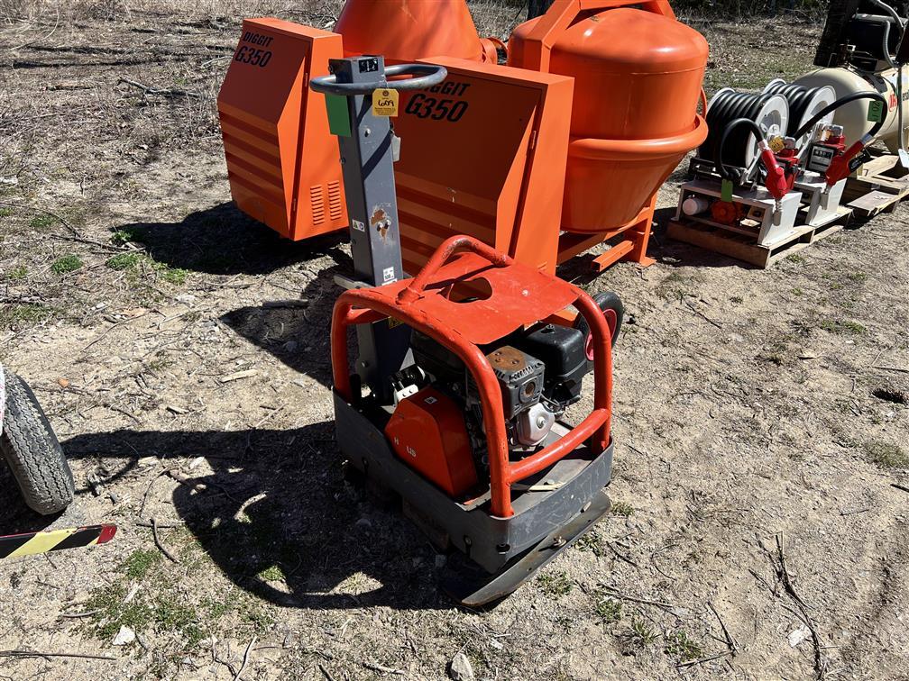 HUSQVARNA 700LB. VIBRATORY PLATE COMPACTOR